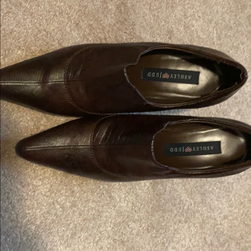 Ashley Judd Burgundy colored booties